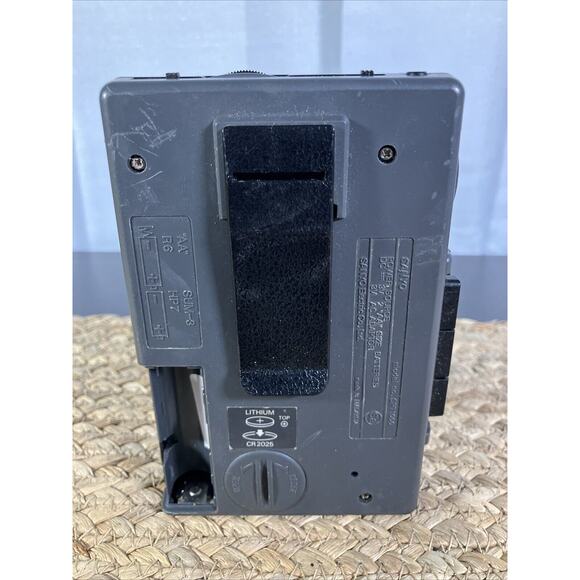 Sanyo Sortable SPT1000 Walkman Radio Cassette Screen Doesn’t Work No Back Cover - Picture 3 of 7